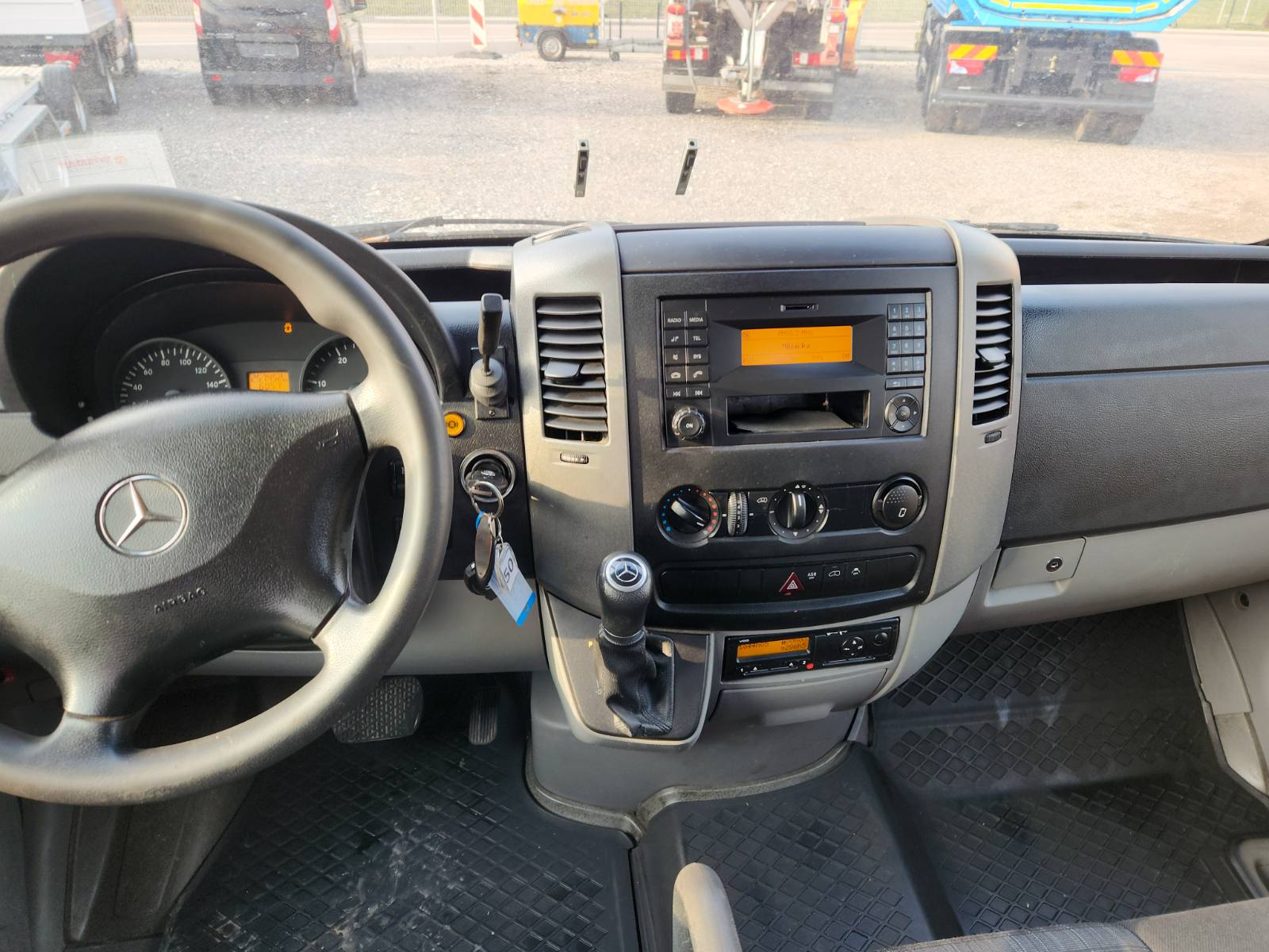 MERCEDES BENZ SPRINTER 519 CDI - Image 12