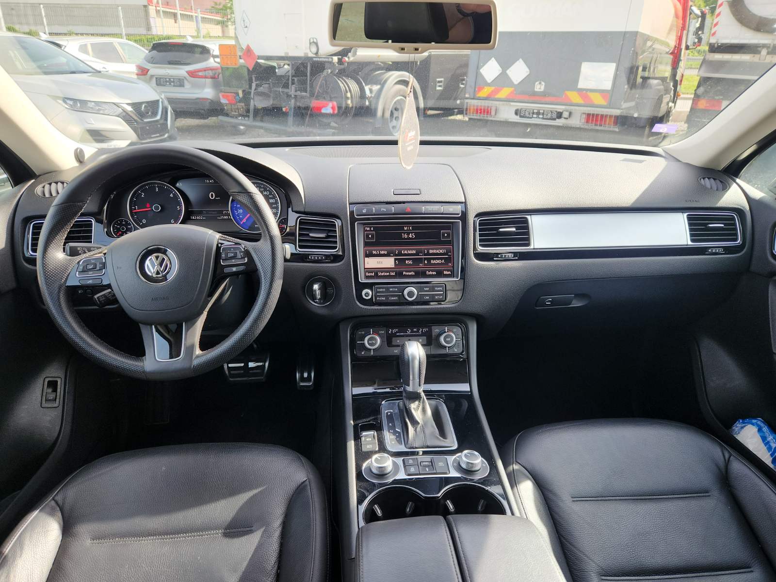 VW TOUAREG - Image 12