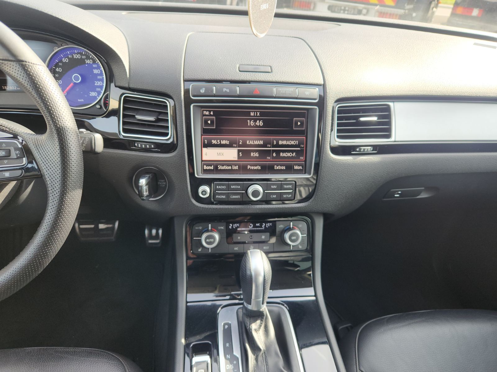VW TOUAREG - Image 14